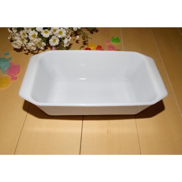 Pyrex Loaf Pan 215-B Vintage Milk Glass Ovenware  9" x 5" x 3 1-1/2 Quart USA - Picture 2 of 3